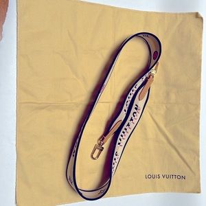 Authentic Louis Vuitton speedy 20 strap in black